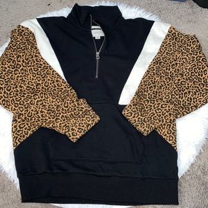 ✨AE Half Zip Leopard Sweatshirt